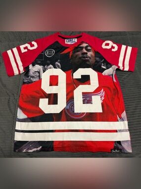 VTG 90’s Rare Post Game AOP Mens LARGE Tupac 92 RIP "BISHOP" Red Wings Shirt